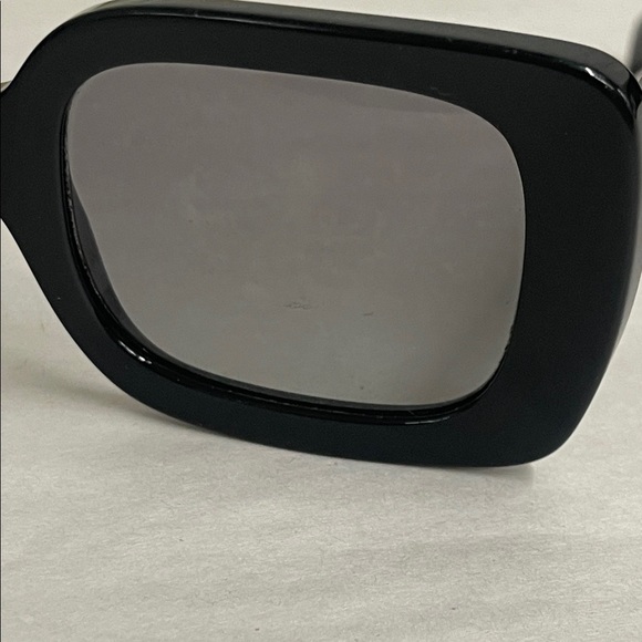 Burberry Black Oversized Sunglasses for women,black good condition no case.R14A - Picture 9 of 9